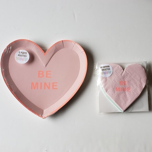 Meri Meri Conversation Heart Paper Plates & Napkin - Picture 1 of 3